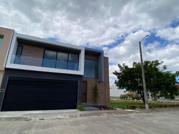 CASA EN VENTA FRACC. LAS PALMAS MEDELLIN