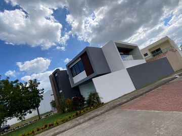 CASA EN VENTA FRACC. LAS PALMAS MEDELLIN