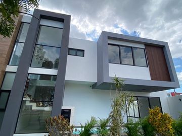 CASA EN VENTA FRACC. LAS PALMAS MEDELLIN
