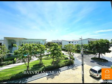Luxurious 3-story townhome, Baan Klang Muang Ramintra (20.6 sq m.), 3 bedrooms, 3 bathrooms, in front of the clubhouse.