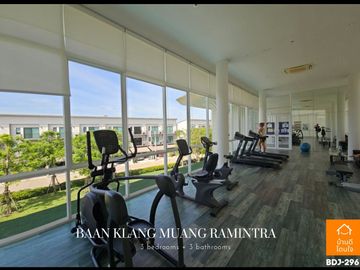 Luxurious 3-story townhome, Baan Klang Muang Ramintra (20.6 sq m.), 3 bedrooms, 3 bathrooms, in front of the clubhouse.