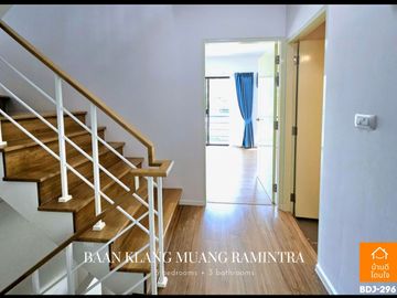 Luxurious 3-story townhome, Baan Klang Muang Ramintra (20.6 sq m.), 3 bedrooms, 3 bathrooms, in front of the clubhouse.