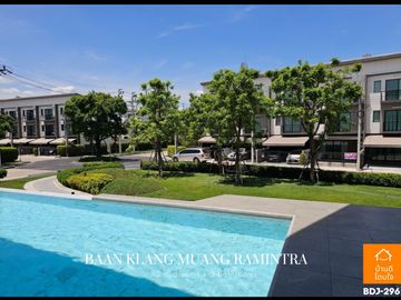 Luxurious 3-story townhome, Baan Klang Muang Ramintra (20.6 sq m.), 3 bedrooms, 3 bathrooms, in front of the clubhouse.