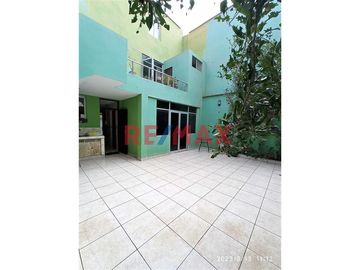 SE VENDE AMPLIA CASA EN SAN MIGUEL!