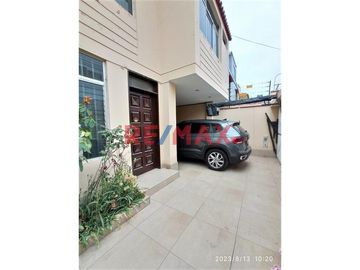 SE VENDE AMPLIA CASA EN SAN MIGUEL!