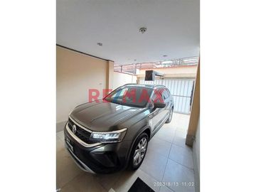 SE VENDE AMPLIA CASA EN SAN MIGUEL!
