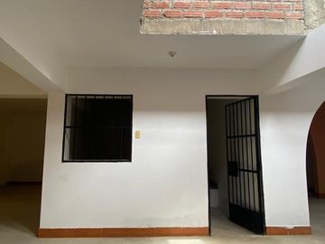 Venta de casa en zona comercial Panamericana Sur Km 24 - Ocasión