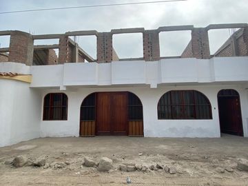Venta de casa en zona comercial Panamericana Sur Km 24 - Ocasión