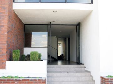 Departamento Amueblado con 3 habitaciones, cerca de La Paz