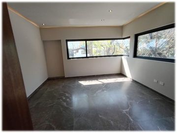 Casa de 4 recámaras en residencial con jacuzzi, excelentes acabados
