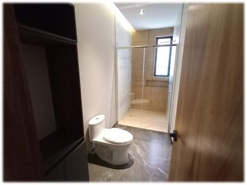 Casa de 4 recámaras en residencial con jacuzzi, excelentes acabados