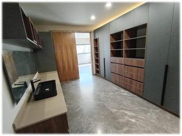Casa de 4 recámaras en residencial con jacuzzi, excelentes acabados