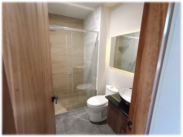 Casa de 4 recámaras en residencial con jacuzzi, excelentes acabados