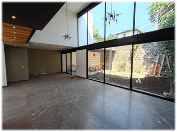 Casa de 4 recámaras en residencial con jacuzzi, excelentes acabados