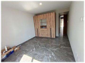 Casa de 4 recámaras en residencial con jacuzzi, excelentes acabados