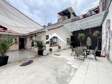 Bonita casa de un nivel en Las Águilas