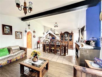 Bonita casa de un nivel en Las Águilas