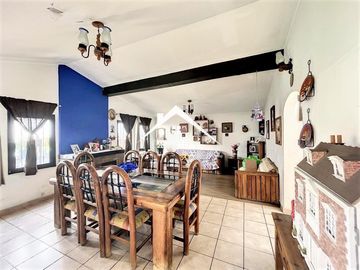 Bonita casa de un nivel en Las Águilas