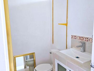 UBICADÍSIMO DEPARTAMENTO REMODELADO EN EDIFICIO SUPER REFORZADO