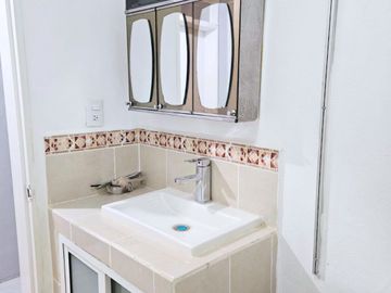 UBICADÍSIMO DEPARTAMENTO REMODELADO EN EDIFICIO SUPER REFORZADO