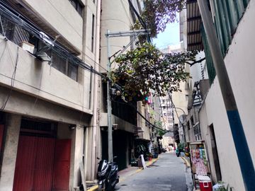 Prime Location 5 storey Office Residential Building with Roof Deck in Binondo Manila near Ongpin Street