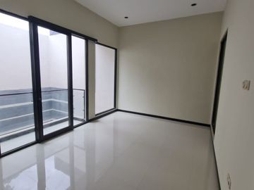 TURUN HARGA!! Rumah Besar Modern Galaxy Bumi Permai ARAYA Sukolilo SHM