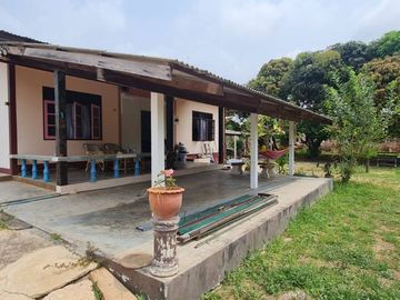 House and Spacious Land only 1.3 Kilometer to the beach for sale