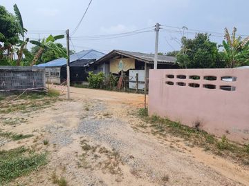 House and Spacious Land only 1.3 Kilometer to the beach for sale