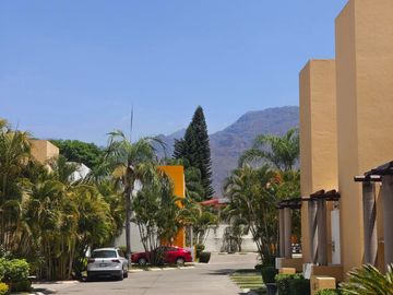 Casa en venta en Yautepec Morelos, en conjunto con alberca.