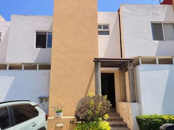 Casa en venta en Yautepec Morelos, en conjunto con alberca.