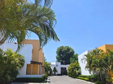 Casa en venta en Yautepec Morelos, en conjunto con alberca.