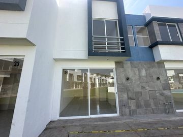 VENTA DE CASA CON ALBERCA EN EMILIANO ZAPATA