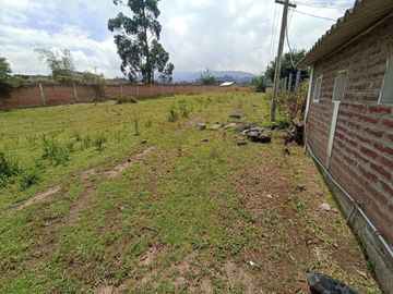Vendo un Terreno con Casa en Pifo