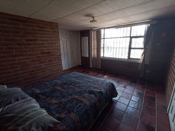 Vendo un Terreno con Casa en Pifo