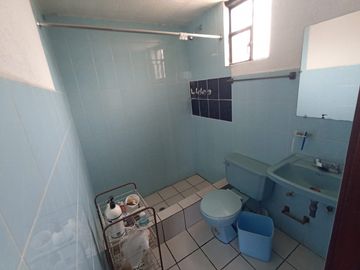 Vendo un Terreno con Casa en Pifo
