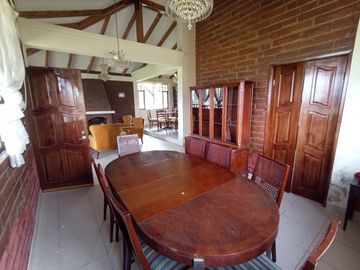 Vendo un Terreno con Casa en Pifo