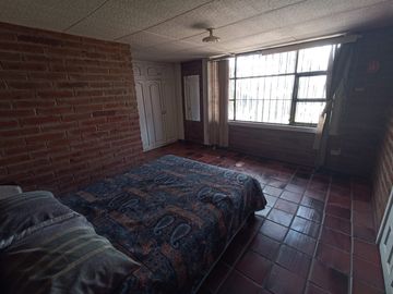 Vendo un Terreno con Casa en Pifo