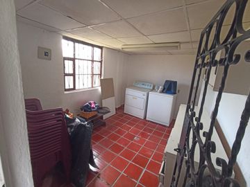 Vendo un Terreno con Casa en Pifo