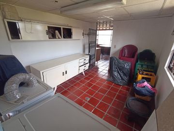Vendo un Terreno con Casa en Pifo