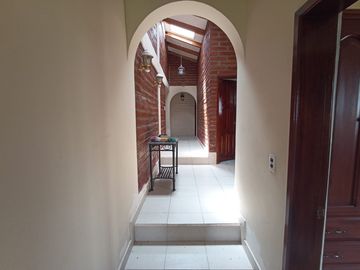 Vendo un Terreno con Casa en Pifo