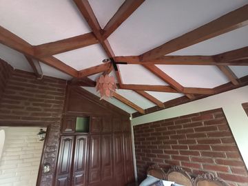 Vendo un Terreno con Casa en Pifo