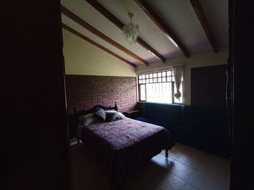 Vendo un Terreno con Casa en Pifo