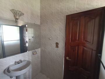 Vendo un Terreno con Casa en Pifo