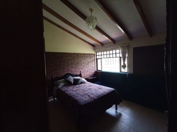 Vendo un Terreno con Casa en Pifo