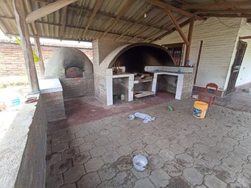 Vendo un Terreno con Casa en Pifo