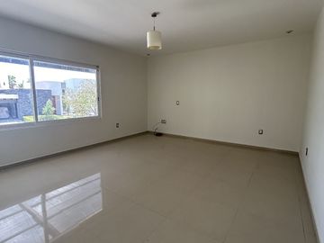 CASA EN VENTA EN JURICA EN CLUB REGENCY QUERETARO
