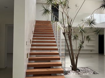 CASA EN VENTA EN JURICA EN CLUB REGENCY QUERETARO