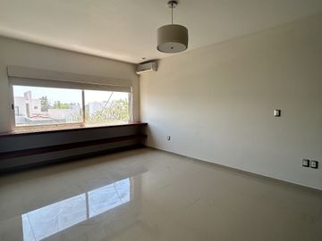 CASA EN VENTA EN JURICA EN CLUB REGENCY QUERETARO