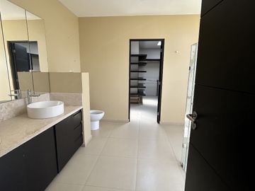 CASA EN VENTA EN JURICA EN CLUB REGENCY QUERETARO
