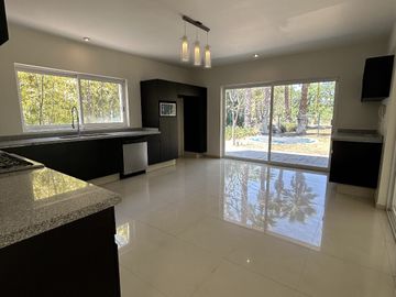 CASA EN VENTA EN JURICA EN CLUB REGENCY QUERETARO